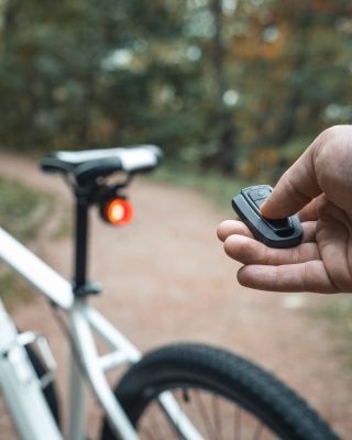 Díky multifunkčnímu bezdrátovému alarmu bude vaše jízda na kole zase o něco bezpečnější. Je voděodolný, snadno ovladatelný...